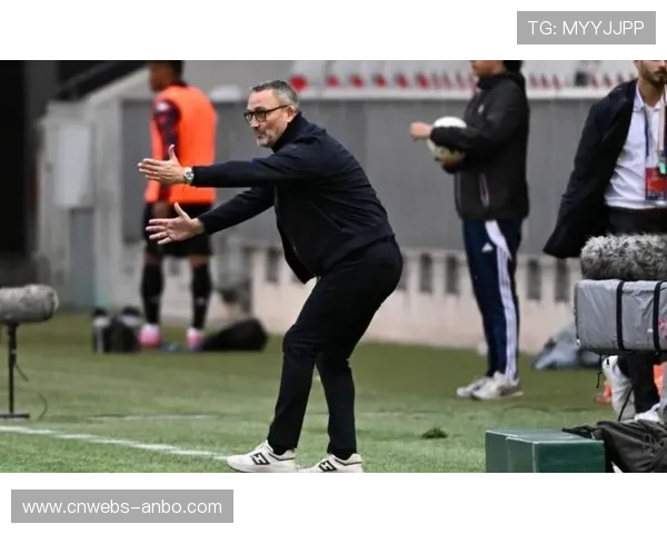 尼斯球员球迷训练场爆发激烈冲突，体育总监莫里斯遇袭