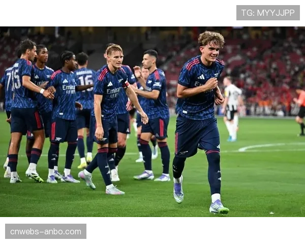 从梦剧场到梅阿查:探访随阿森纳远征的3000名客队球迷 从梦剧场到梅阿查:探访随阿森纳远征的3000名客队球迷